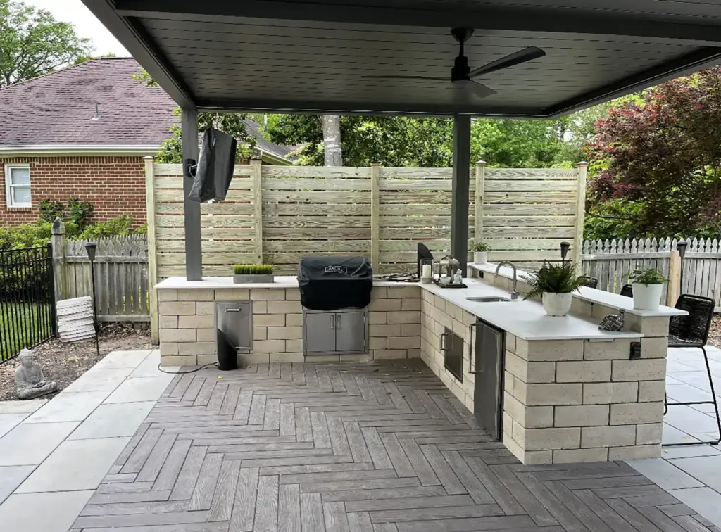 Outdoor Kitchen & Bar