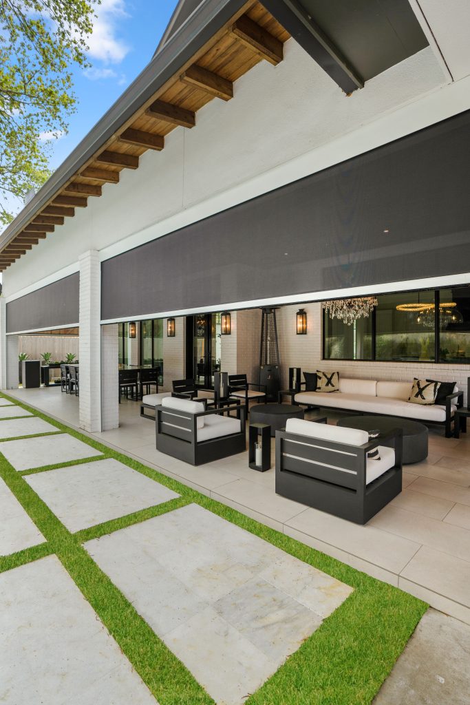 Retractable screens for privacy